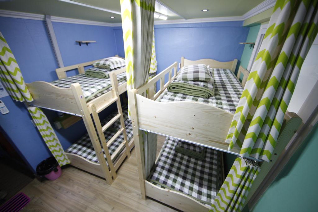 Bluefish Guesthouse Пусан Стая снимка
